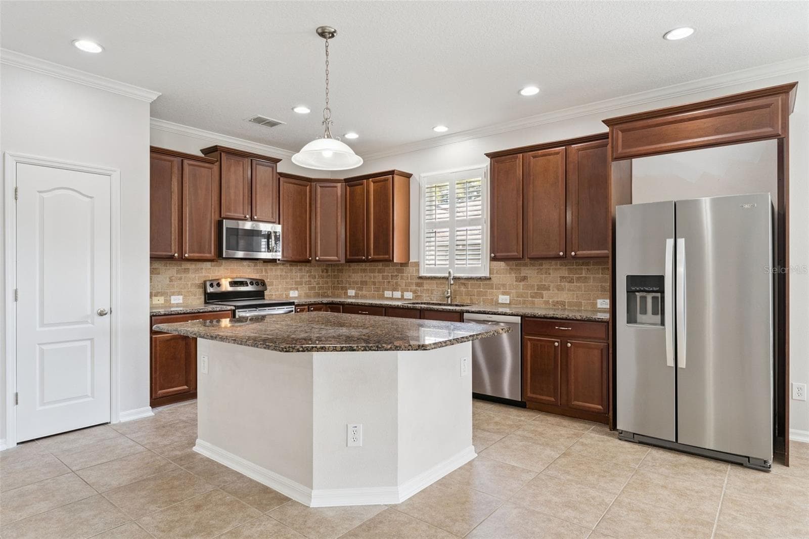 So much storage space - 1017 HARMONY LN, CLERMONT