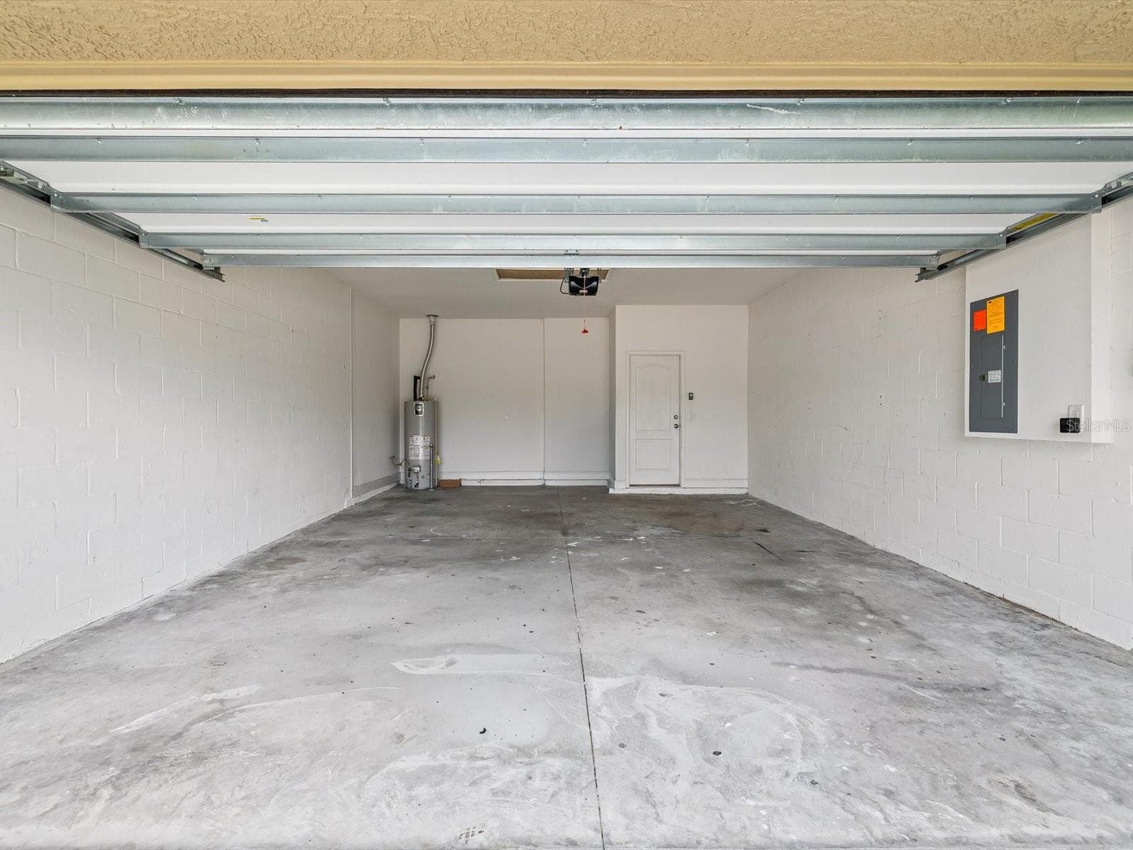 Extended 2 car garage - 8519 MAY PORT CT, LAND O LAKES