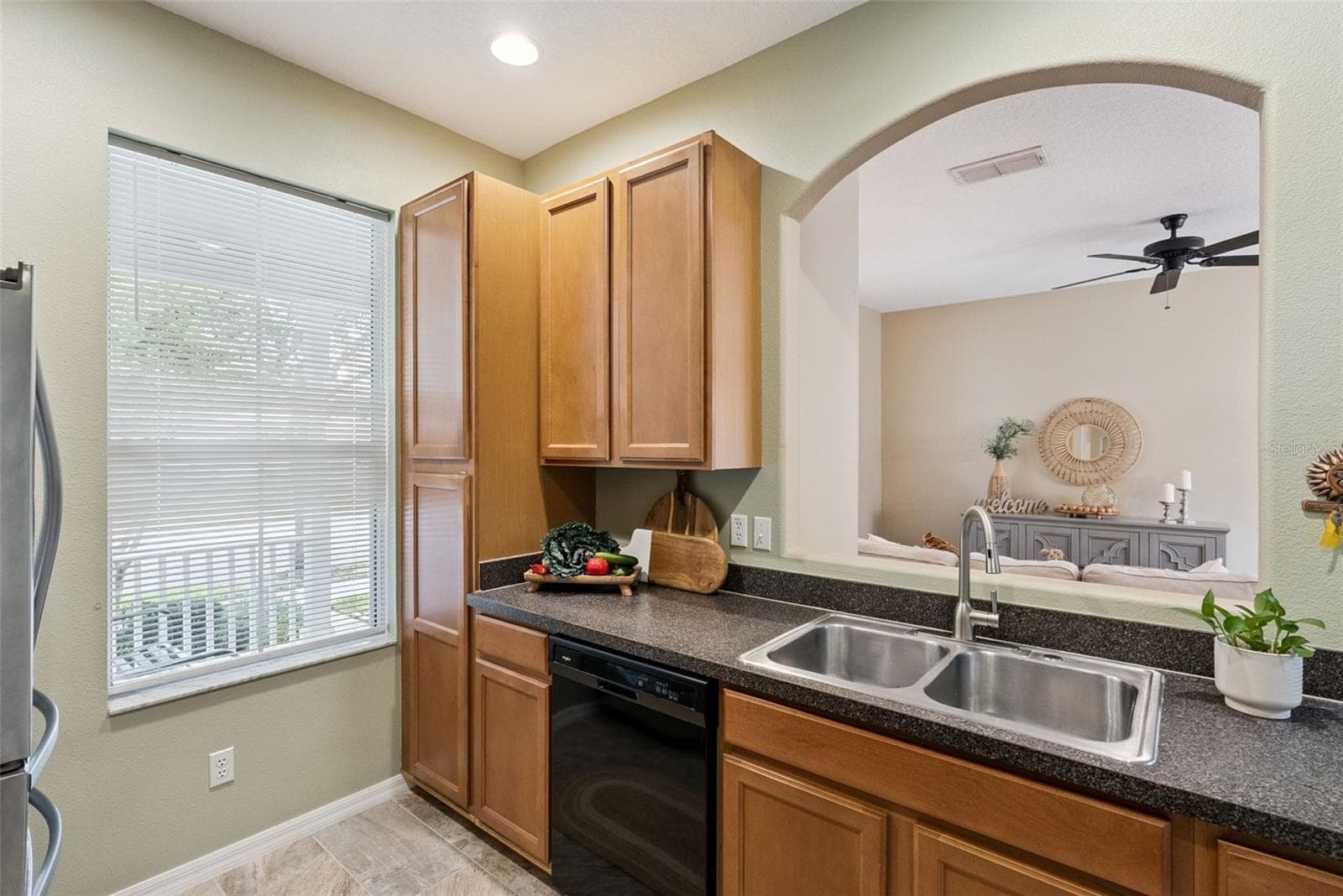 Kitchen overlooking Family Room - 14559 CLARKSON DR, ORLANDO