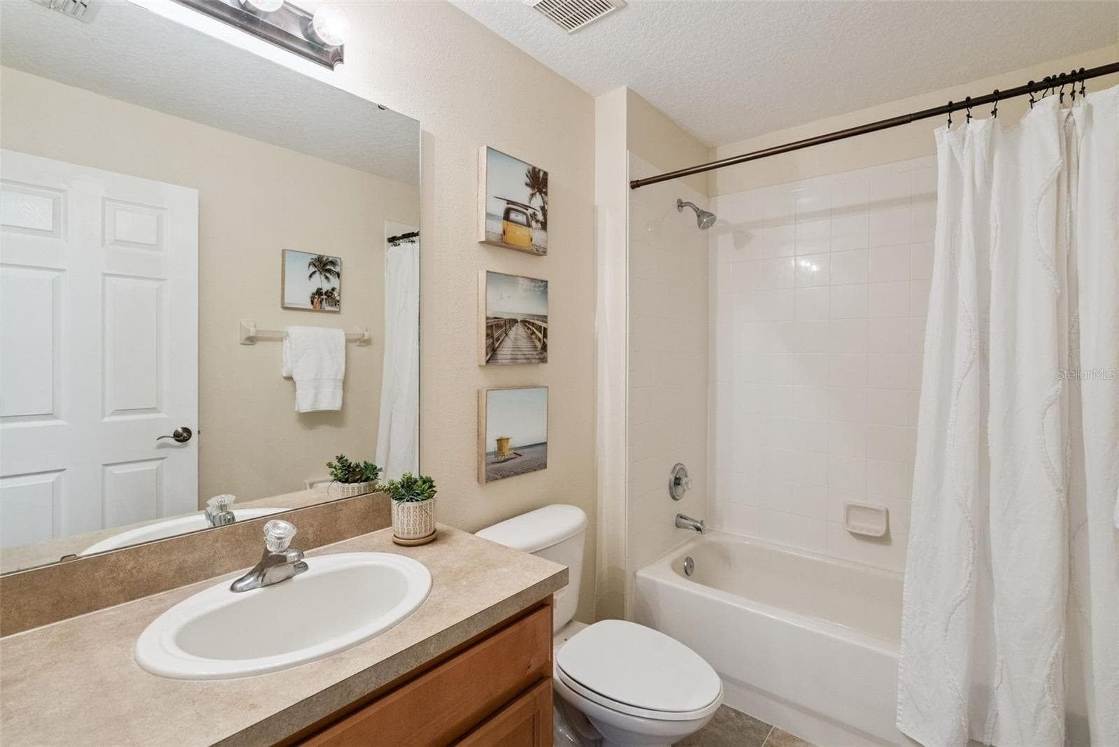 Upstairs Second Bathroom with tub - 14559 CLARKSON DR, ORLANDO