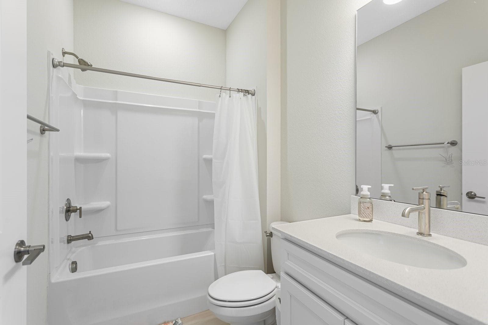Guest Bath - 1323 ORANGE VALLEY RD, MINNEOLA