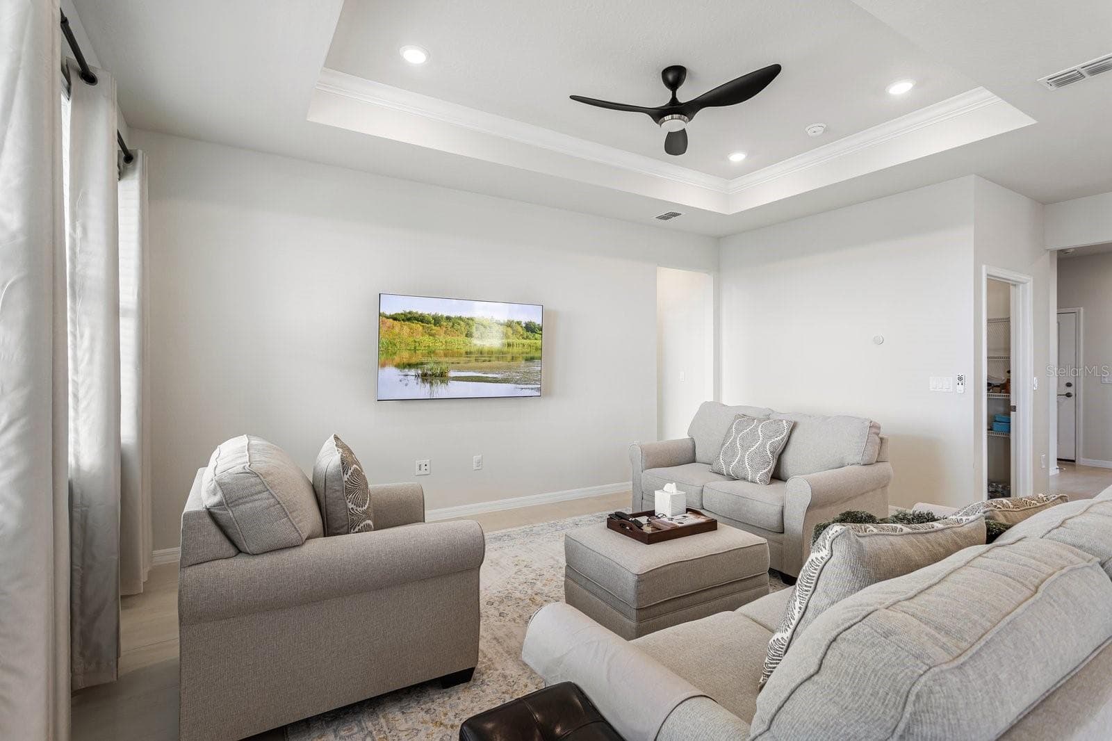 Family Room TV stays - 1323 ORANGE VALLEY RD, MINNEOLA