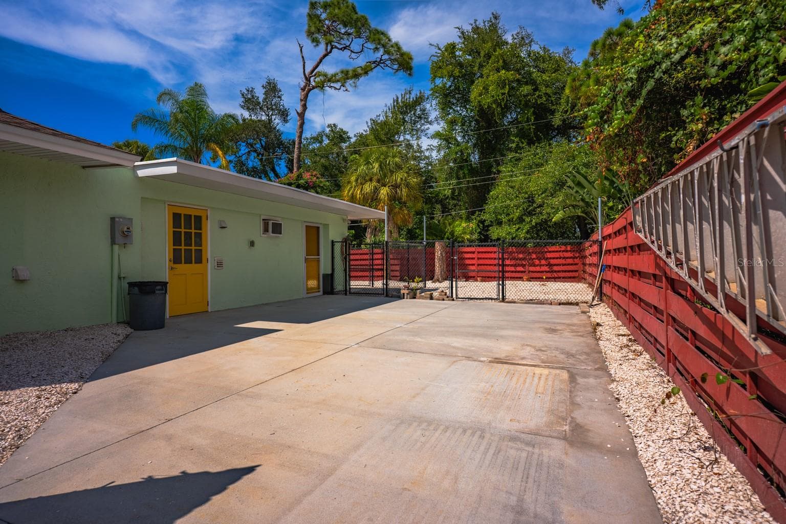 Single Family Residence at 2339 RIVERWOOD PINES DR, SARASOTA, photo 16 of 26