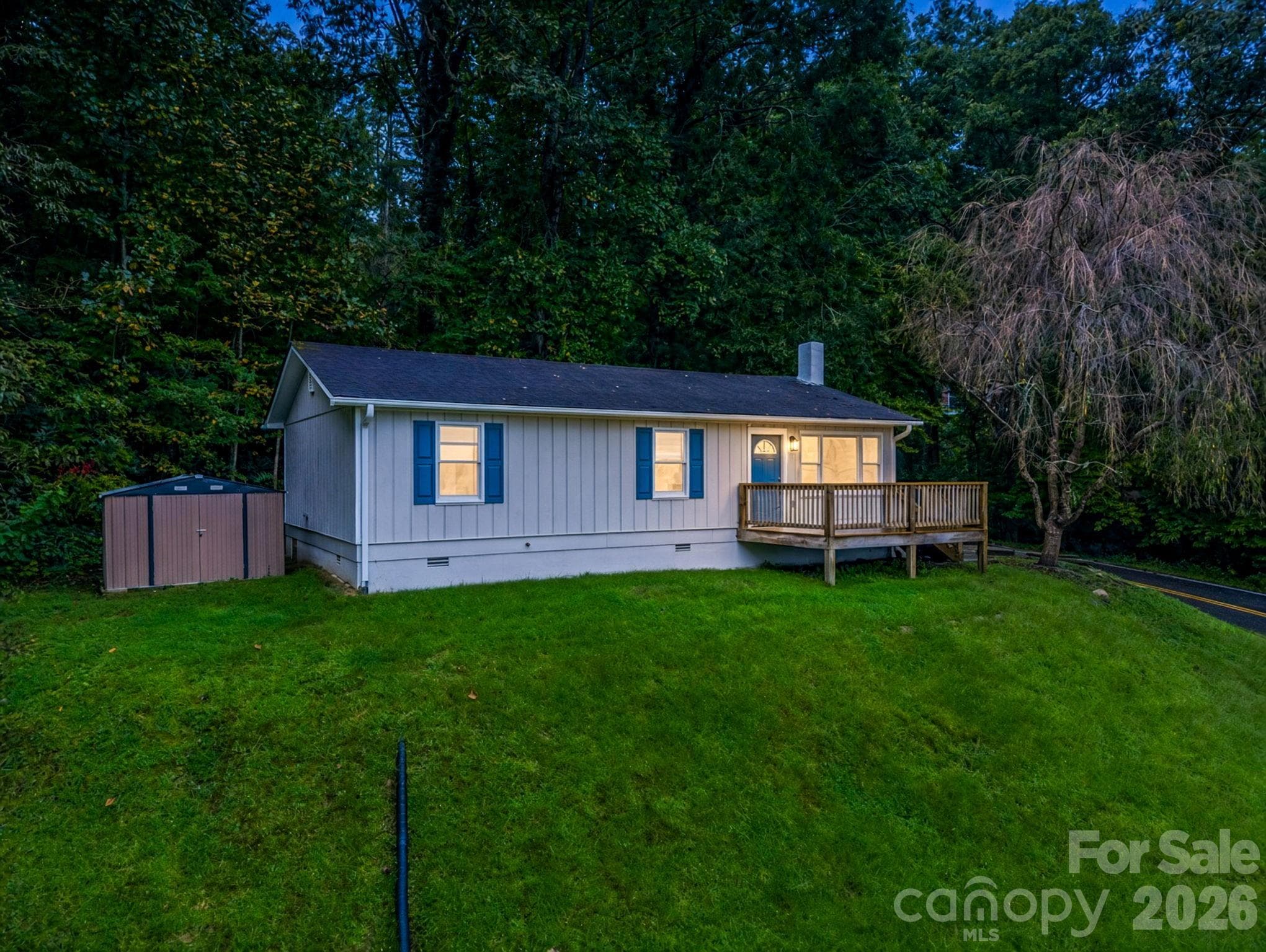 Single Family Residence at 117 Drexel Road, Hendersonville, photo 2 of 37