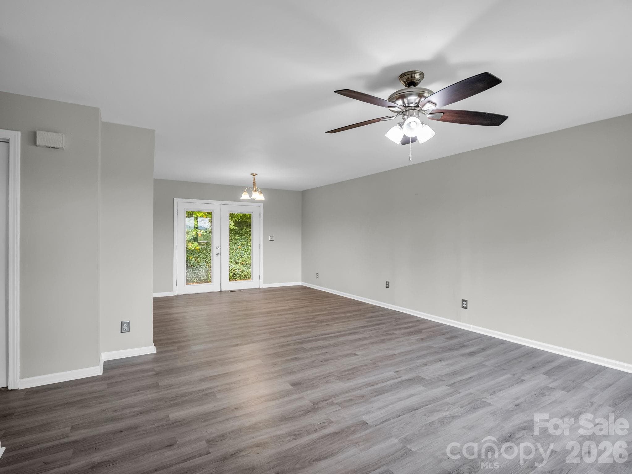 Single Family Residence at 117 Drexel Road, Hendersonville, photo 7 of 37