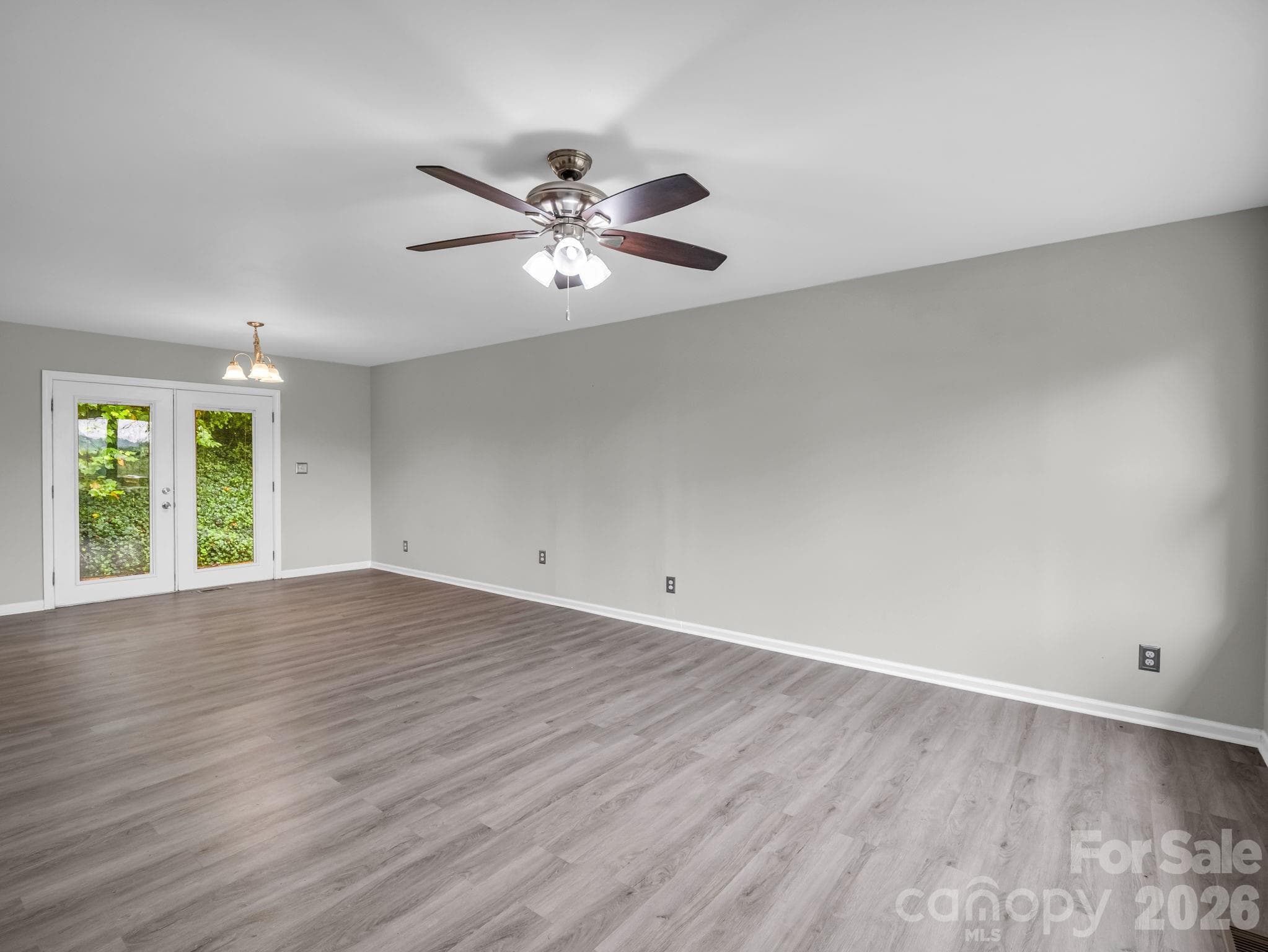 Single Family Residence at 117 Drexel Road, Hendersonville, photo 8 of 37