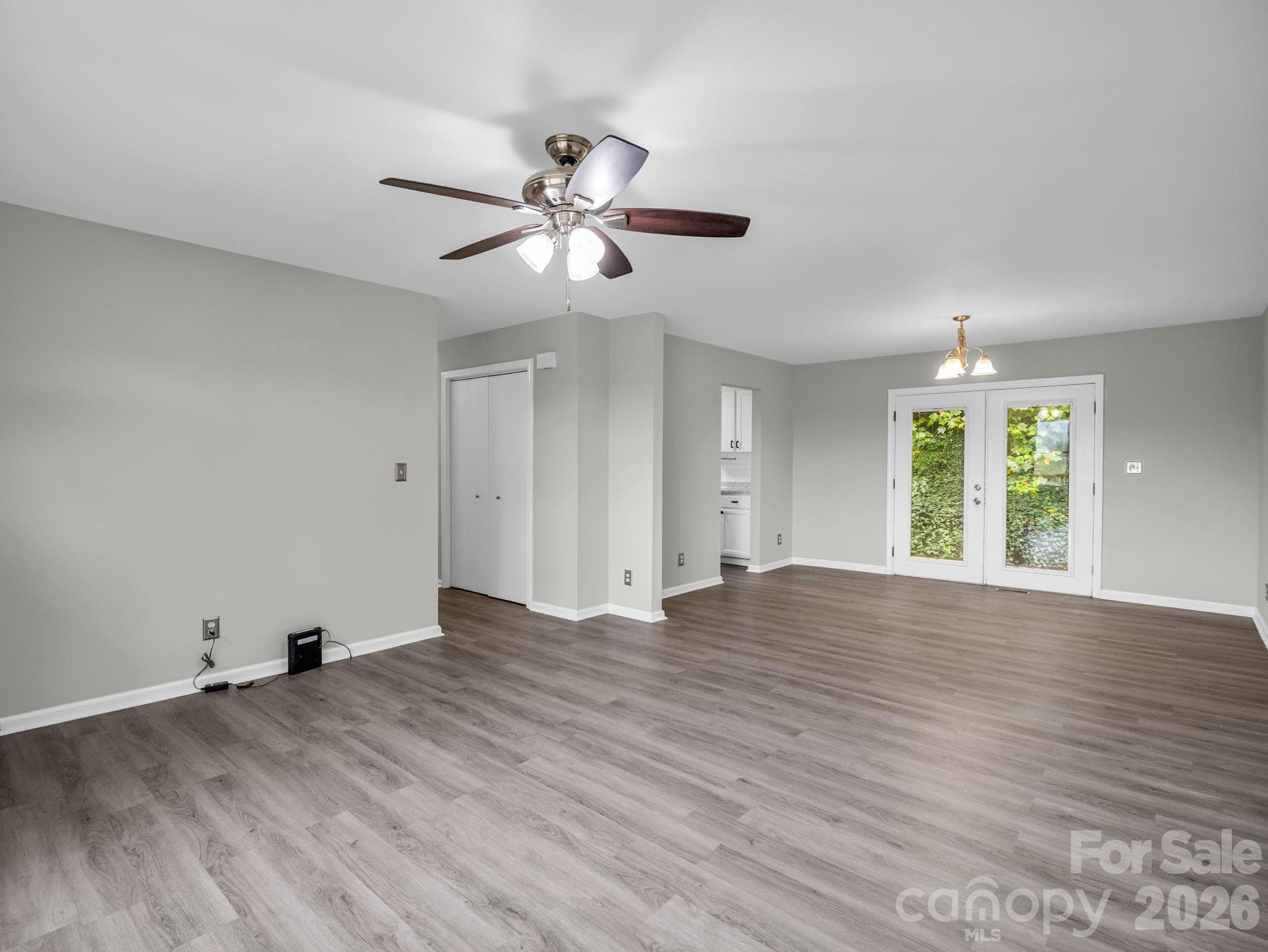 Single Family Residence at 117 Drexel Road, Hendersonville, photo 9 of 37