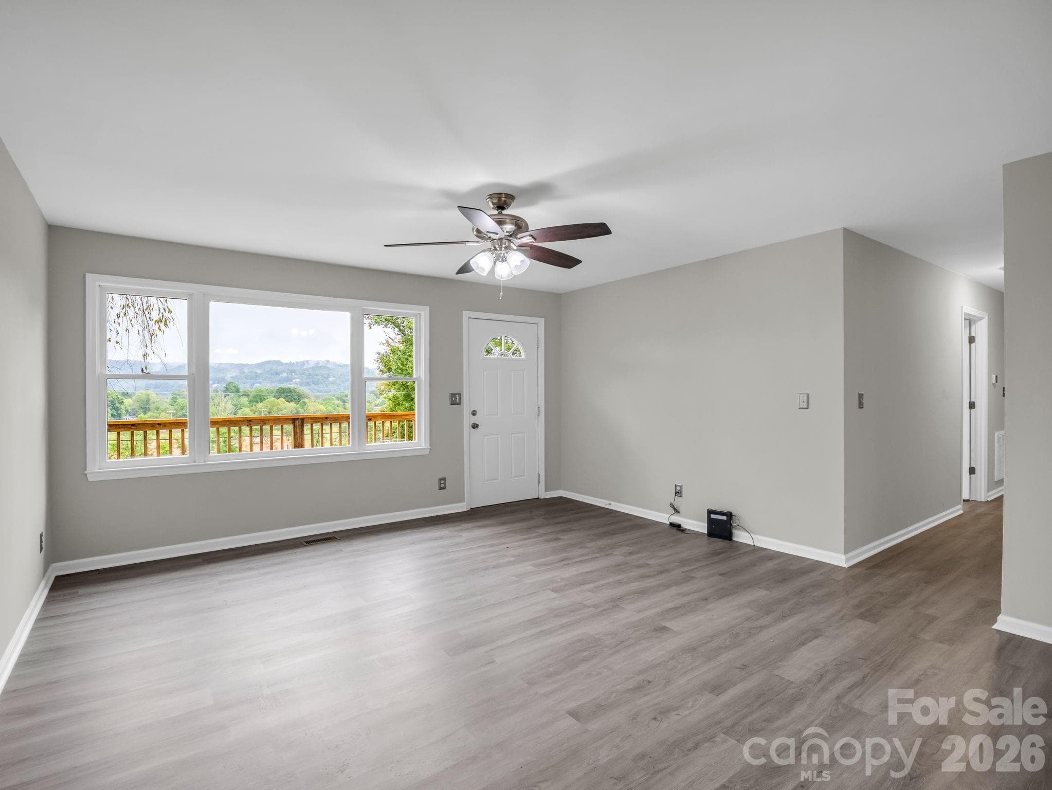 Single Family Residence at 117 Drexel Road, Hendersonville, photo 16 of 37