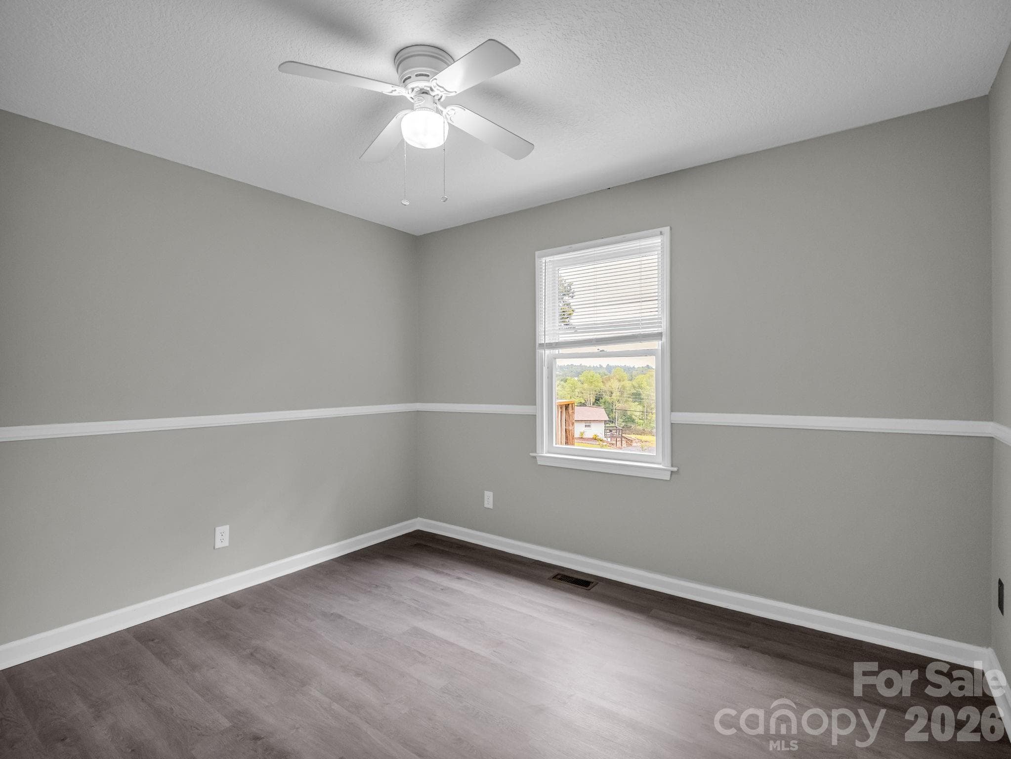 Single Family Residence at 117 Drexel Road, Hendersonville, photo 18 of 37