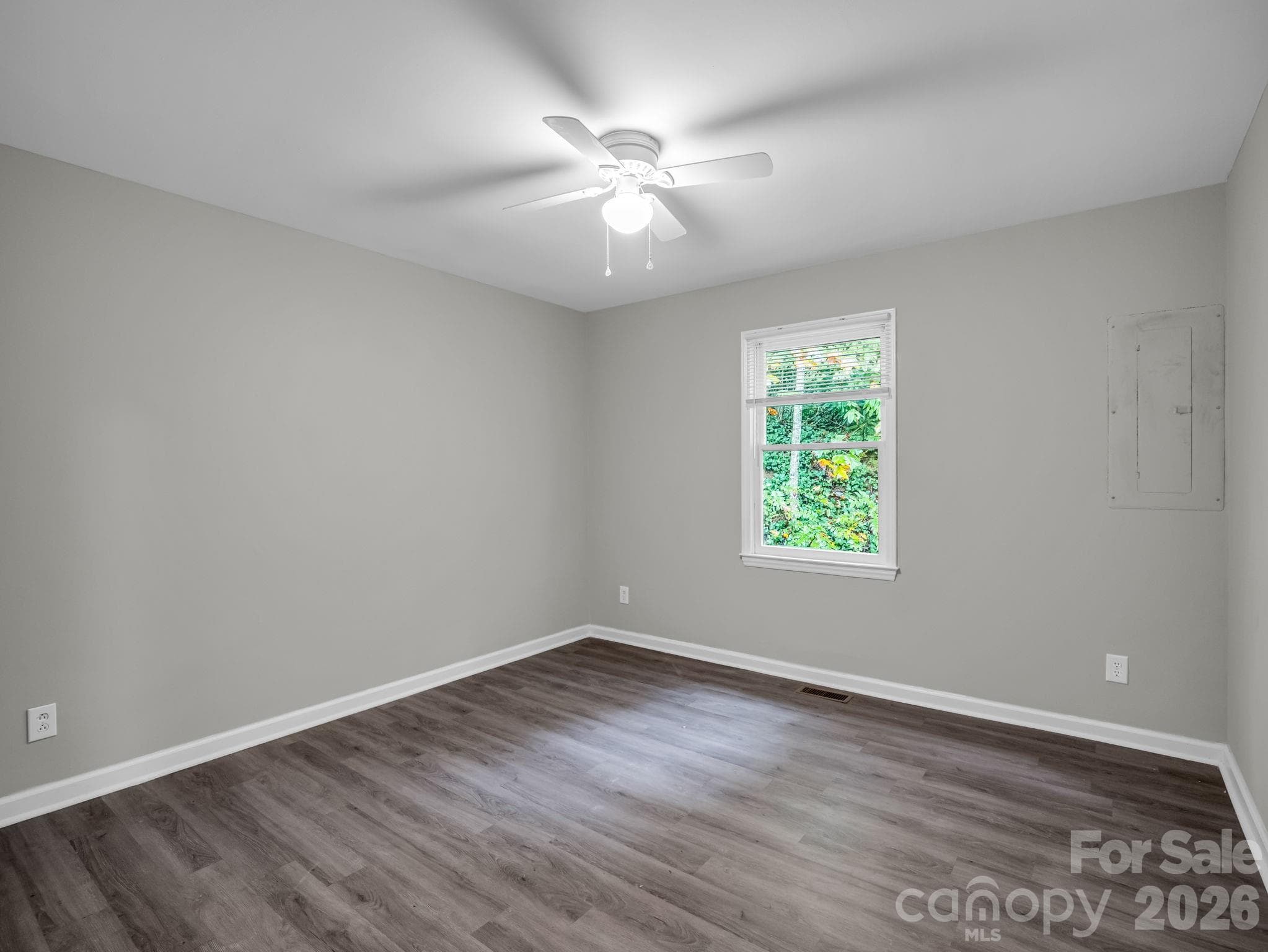 Single Family Residence at 117 Drexel Road, Hendersonville, photo 24 of 37
