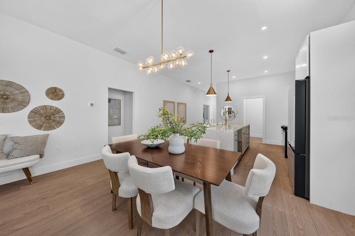 Single Family Residence at 3109 QUEEN ST N, ST PETERSBURG, photo 10 of 17