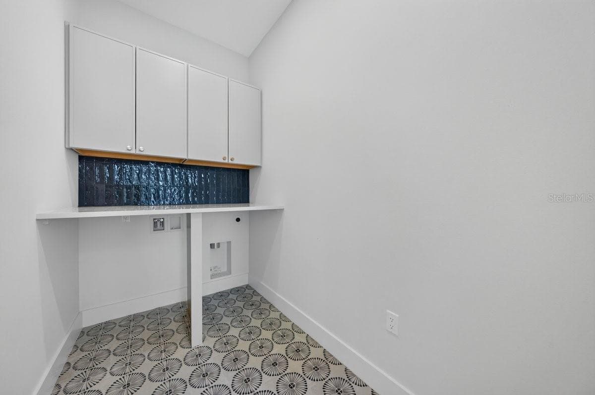 Single Family Residence at 3109 QUEEN ST N, ST PETERSBURG, photo 16 of 17