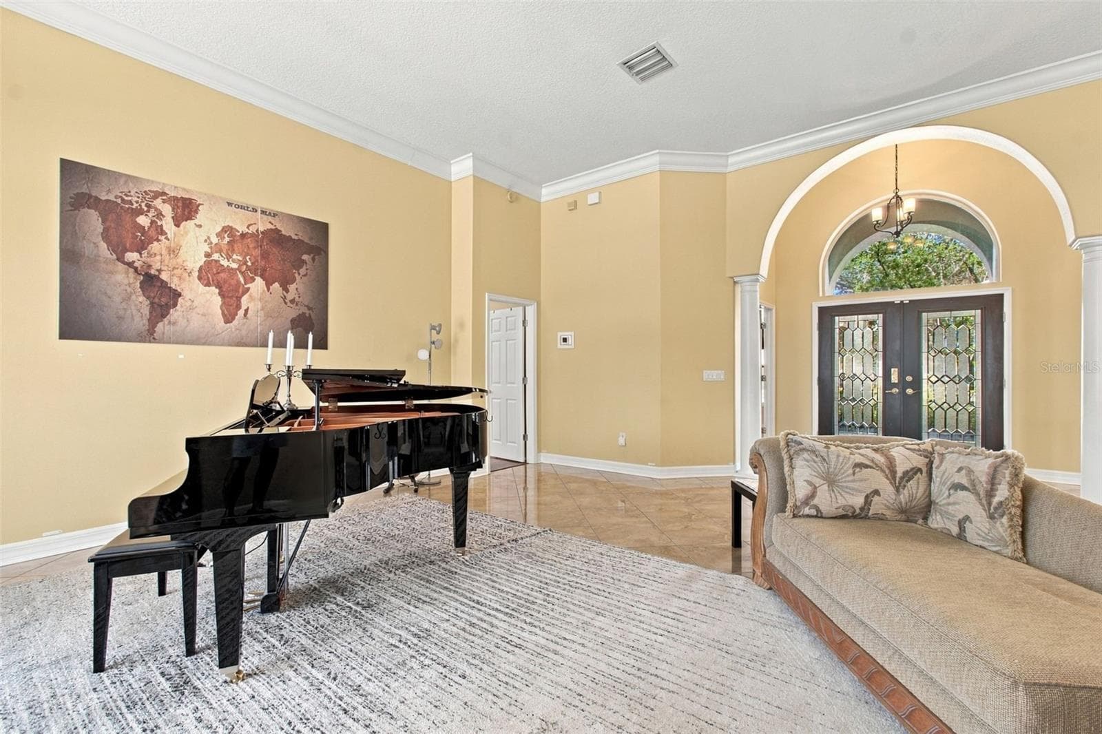 Versatile Formal Living area - 18115 EMERALD BAY ST, TAMPA