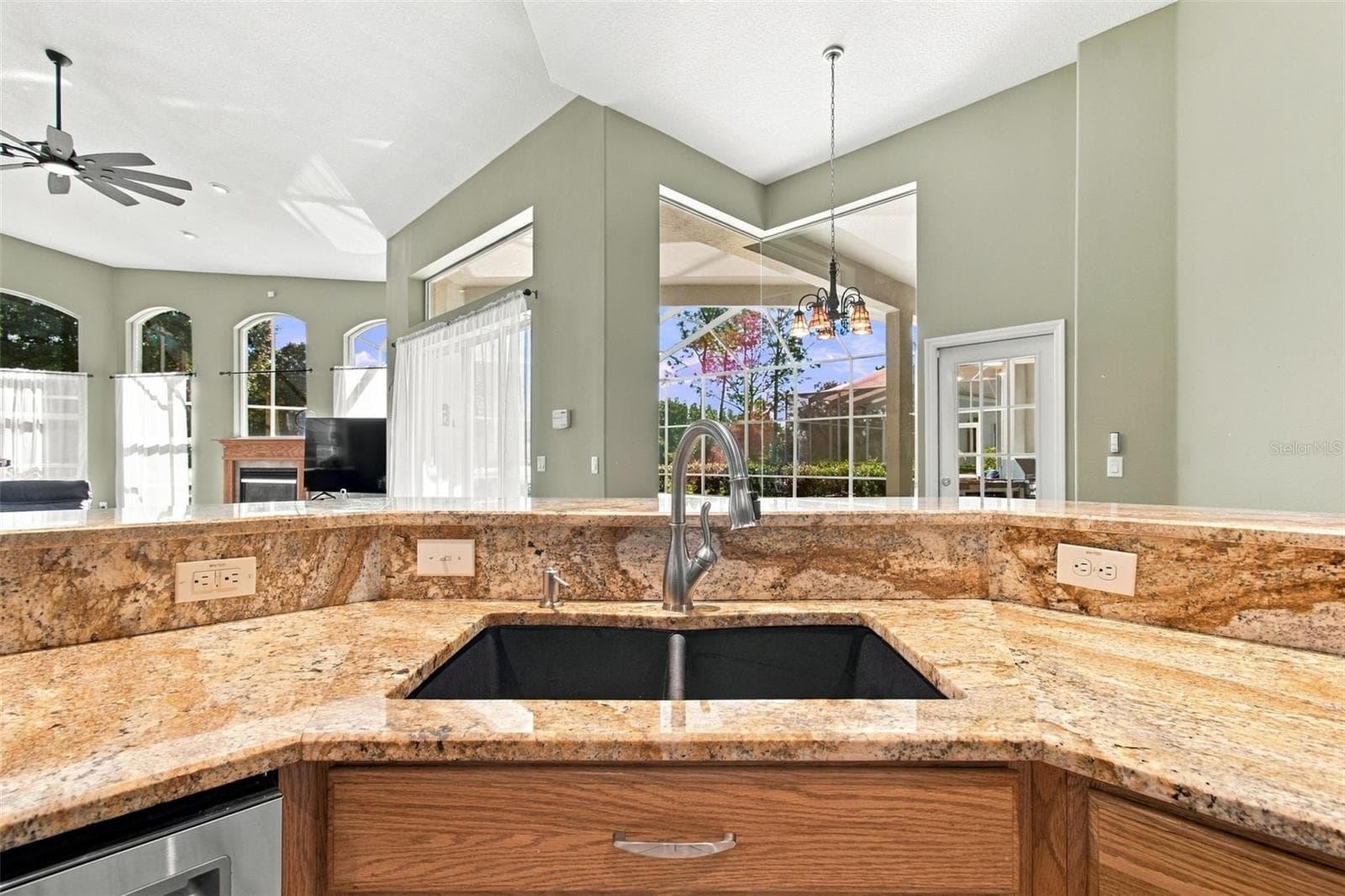 Connected Kitchen to indoors & outdoors - 18115 EMERALD BAY ST, TAMPA