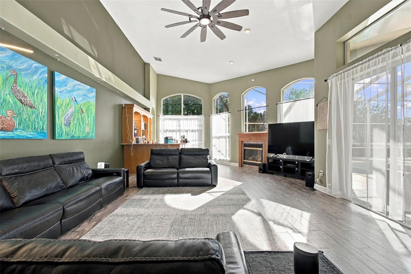 Expansive Family Room with Floor-Ceiling Windows & wet-bar - 18115 EMERALD BAY ST, TAMPA