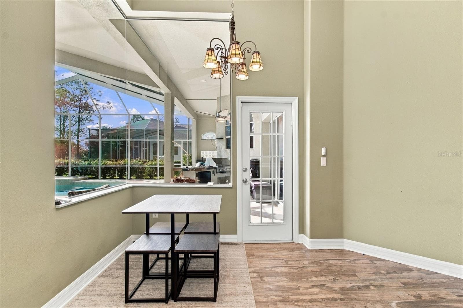 Casual Dining Room overlooks the pool & natural Florida landscape - 18115 EMERALD BAY ST, TAMPA