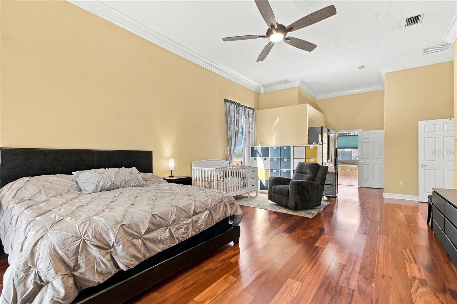 Spacious Primary Suite with Walk-In Closet & EnSuite Bath - 18115 EMERALD BAY ST, TAMPA