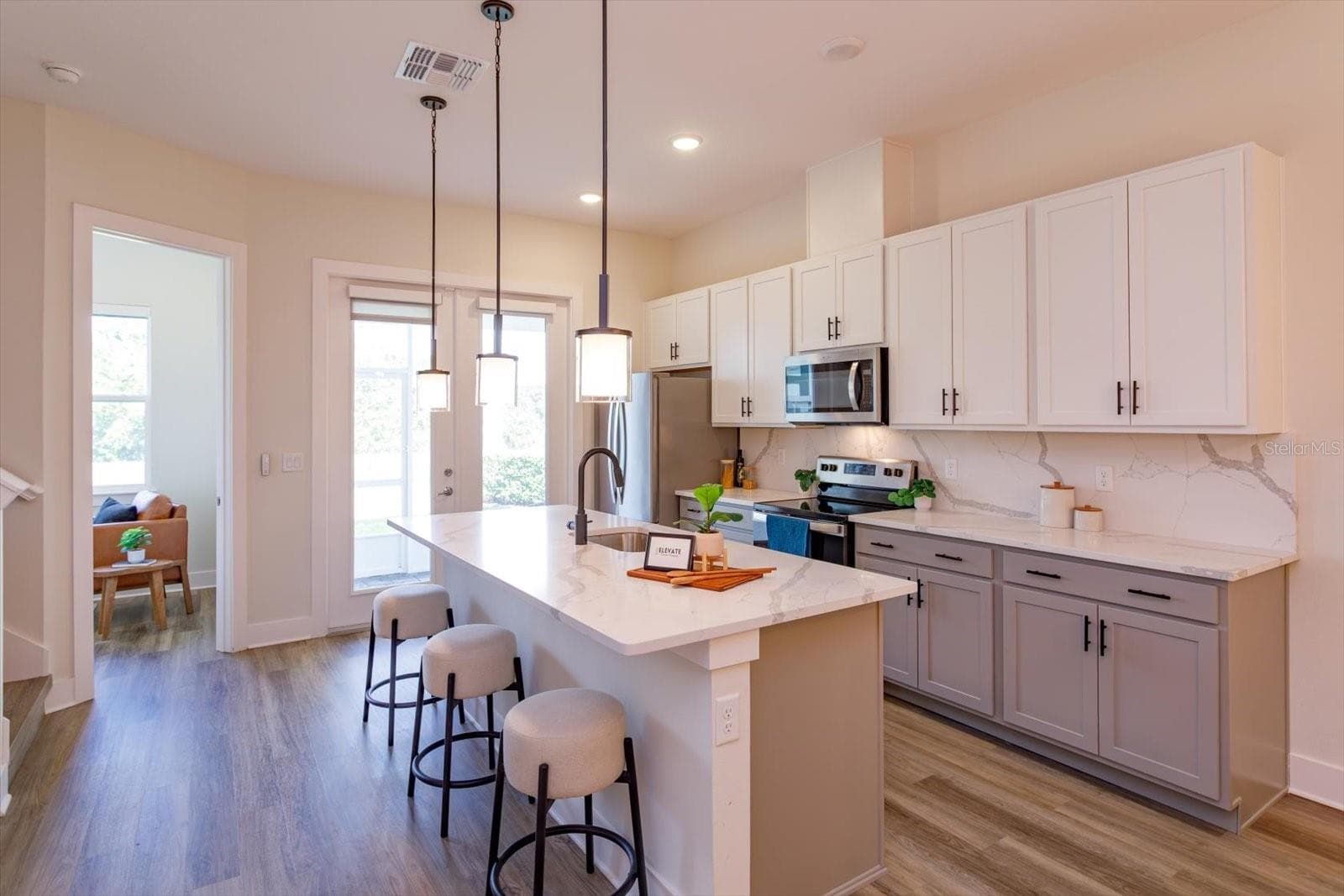 2-tone shaker cabinetry with pull-out drawers - 1430 BROOKDALE CT, OVIEDO