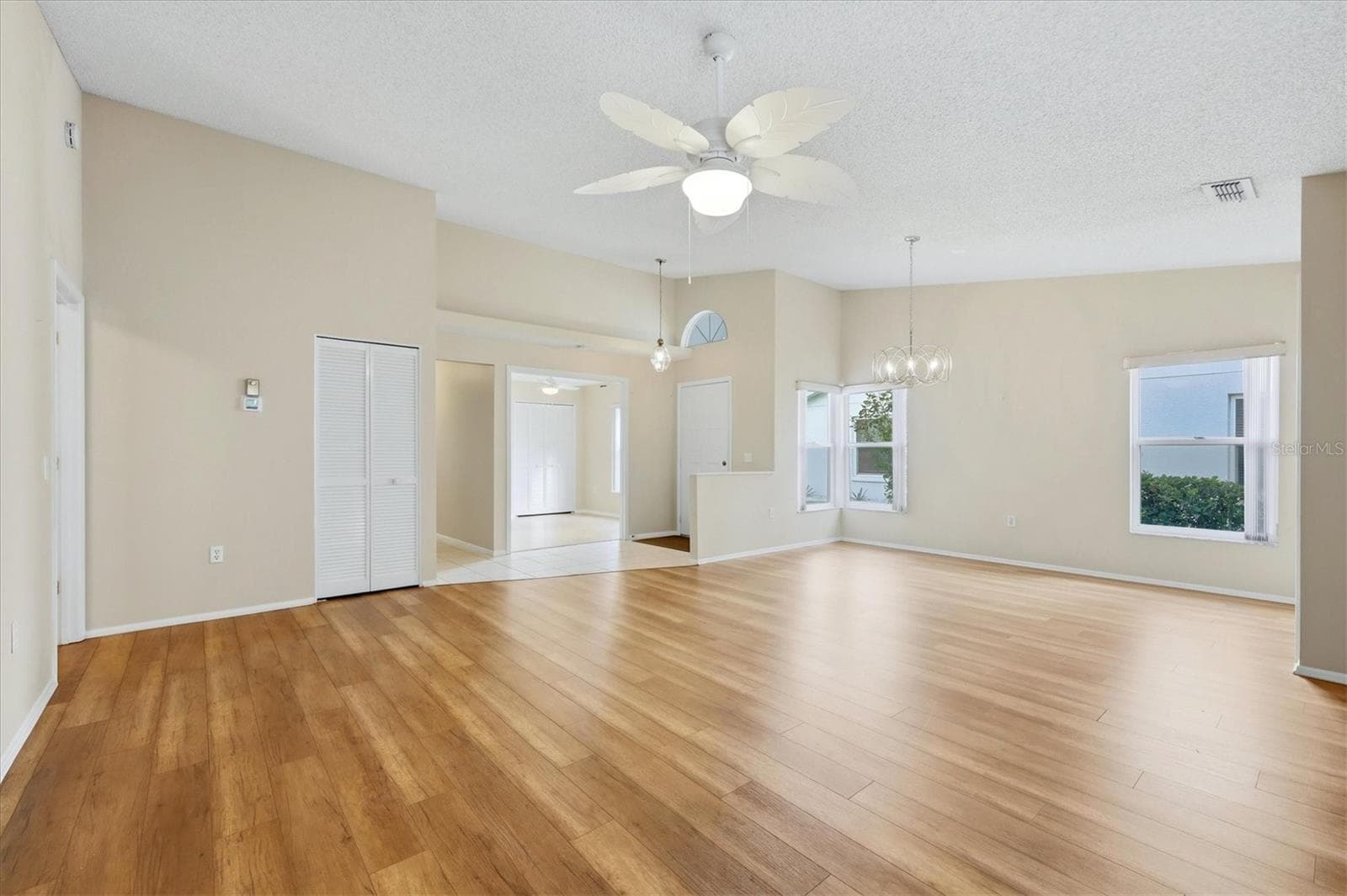 Single Family Residence at 5837 GARDEN LAKES DR, BRADENTON, photo 10 of 50