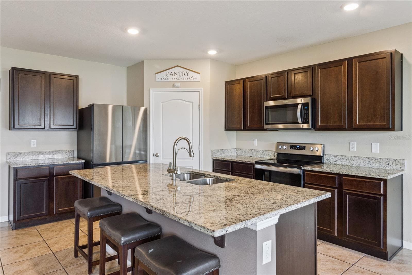 Single Family Residence at 3625 DIVING DOVE LN, BARTOW, photo 2 of 54