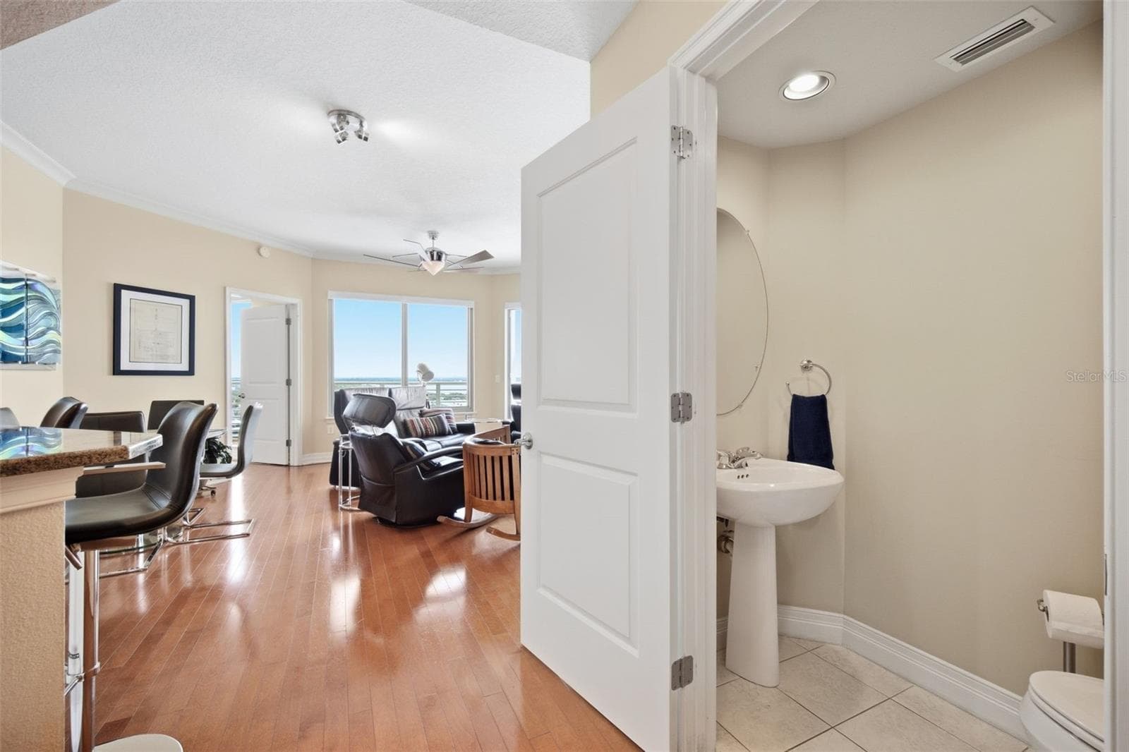 Half Bath for Guests - 1209 E CUMBERLAND AVE #2005, TAMPA