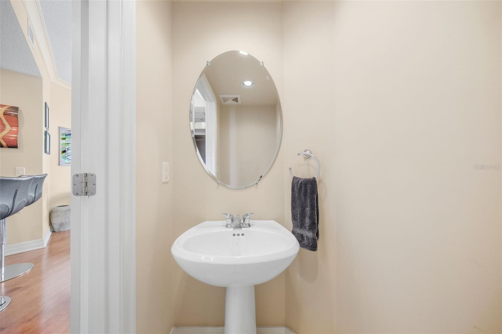 Half Bath for Guests - 1209 E CUMBERLAND AVE #2005, TAMPA