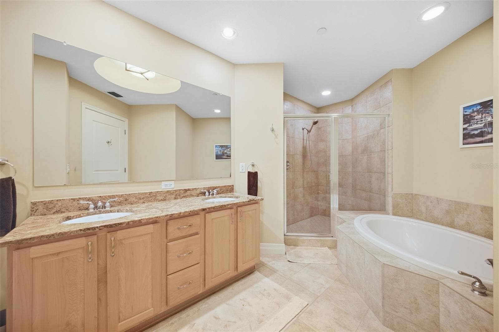 Ensuite for the Primary- Walk in Shower and Soaking Tub - 1209 E CUMBERLAND AVE #2005, TAMPA