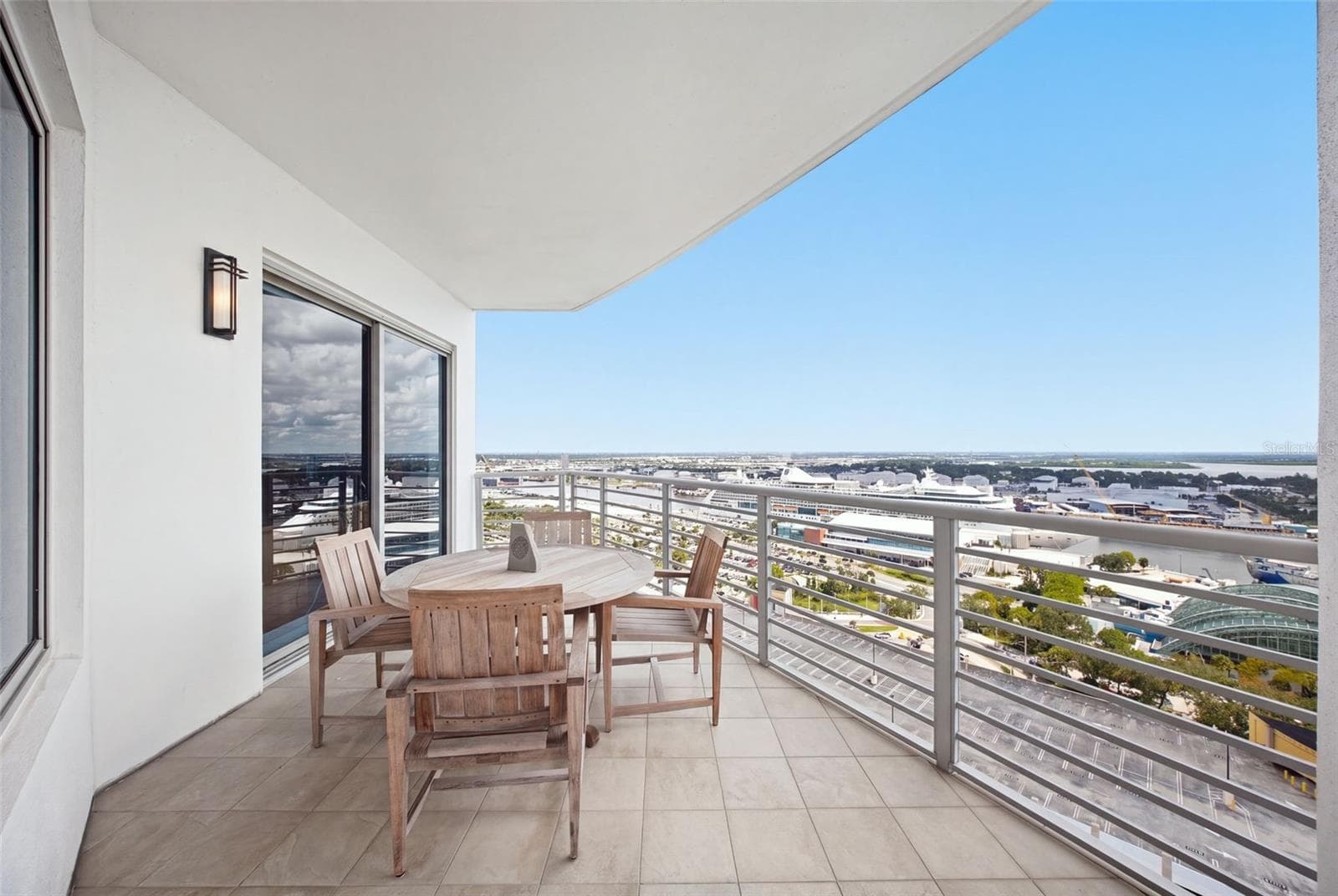 Look at that cruise ship!! - 1209 E CUMBERLAND AVE #2005, TAMPA