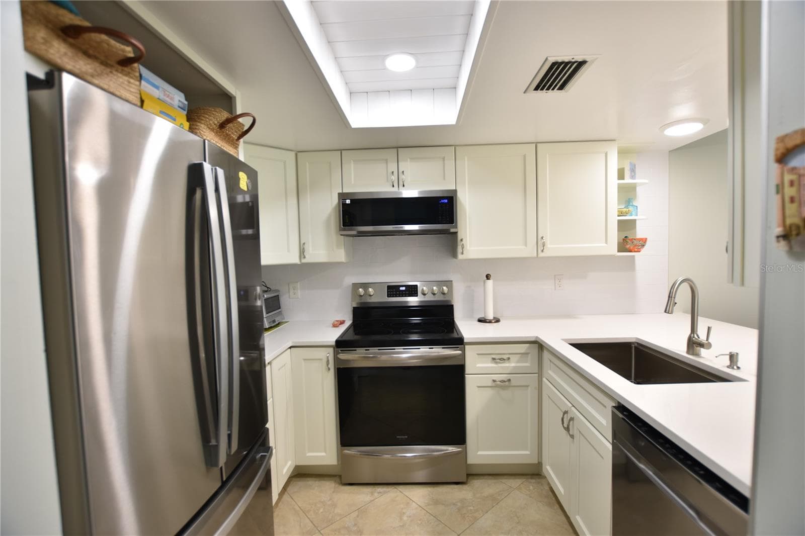 Condominium at 4610 RINGWOOD MDW #17, SARASOTA, photo 7 of 35