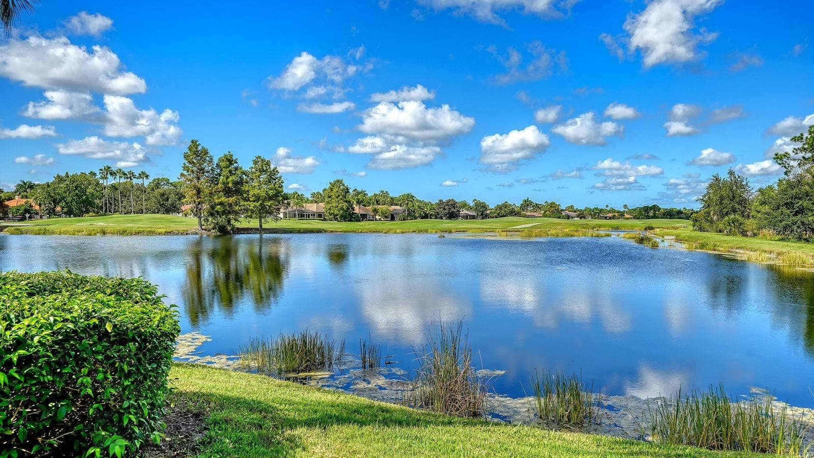 Single Family Residence at 6734 PEBBLE BEACH WAY, LAKEWOOD RANCH, photo 3 of 51