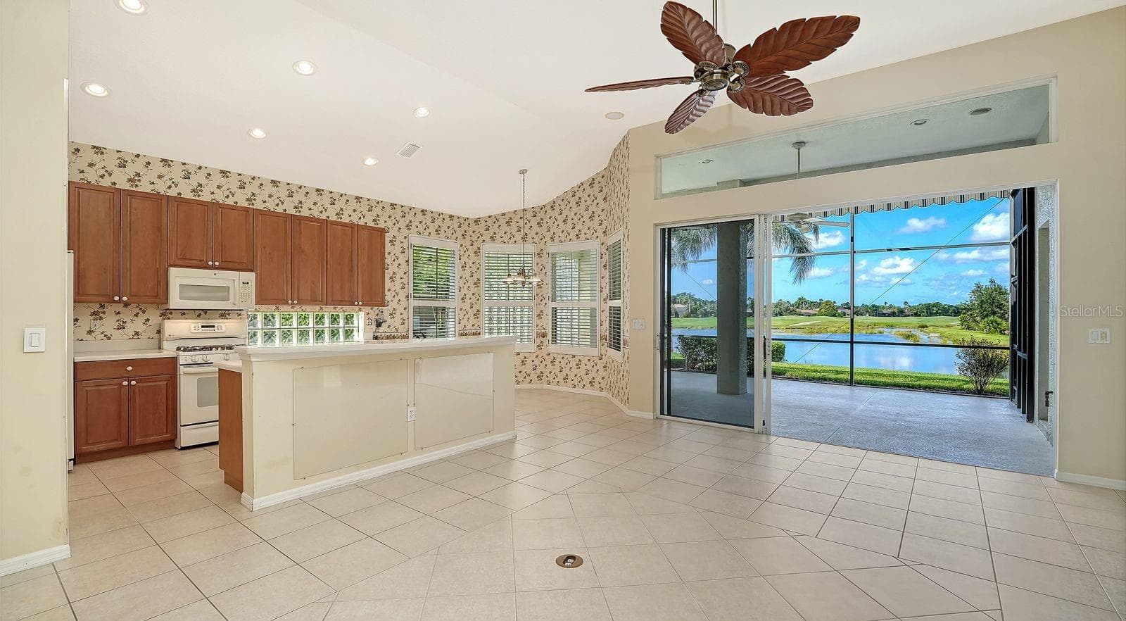 Single Family Residence at 6734 PEBBLE BEACH WAY, LAKEWOOD RANCH, photo 7 of 51