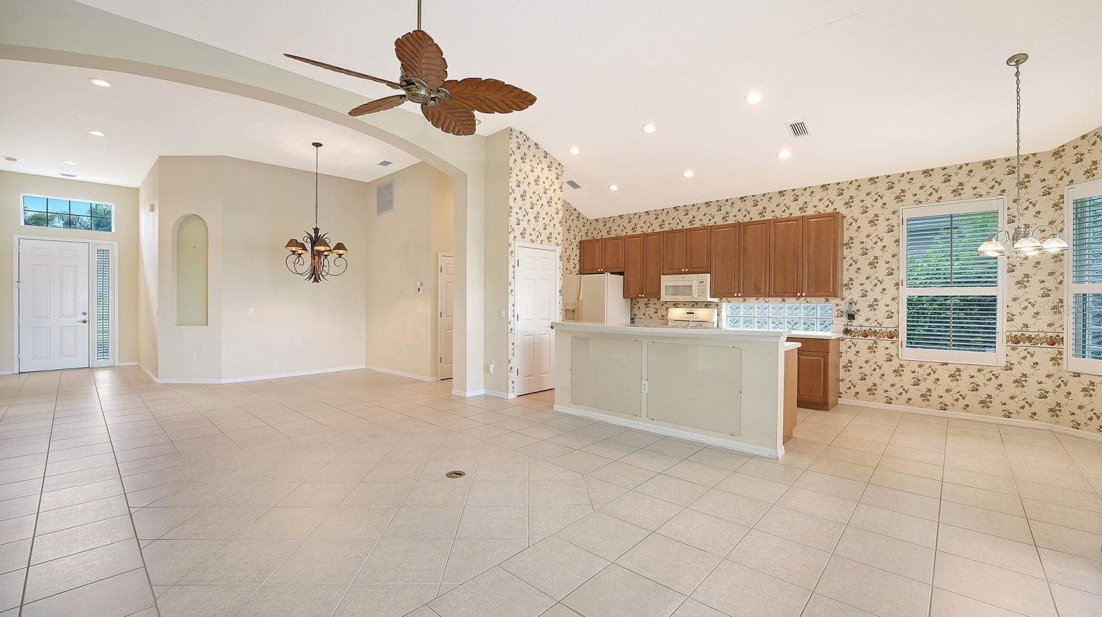 Single Family Residence at 6734 PEBBLE BEACH WAY, LAKEWOOD RANCH, photo 10 of 51