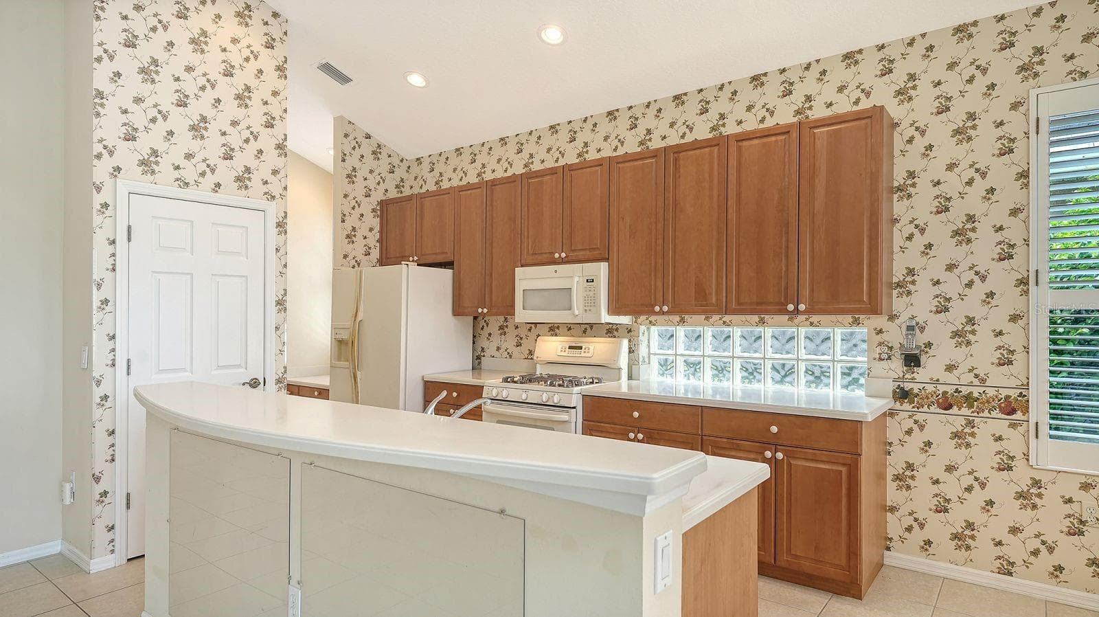 Single Family Residence at 6734 PEBBLE BEACH WAY, LAKEWOOD RANCH, photo 11 of 51
