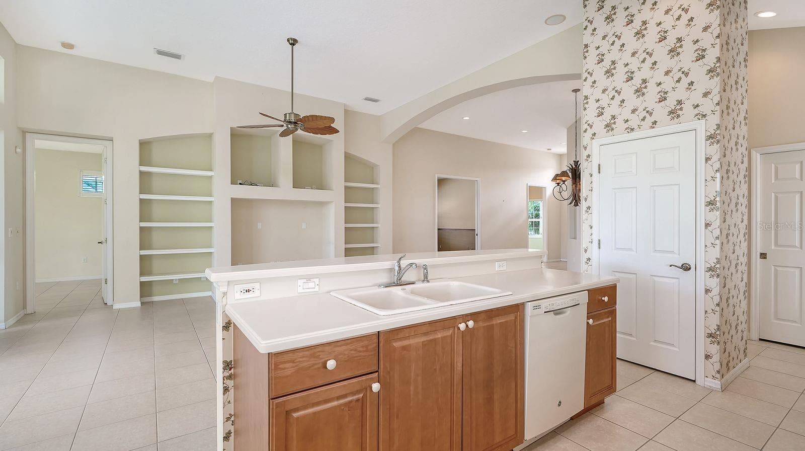 Single Family Residence at 6734 PEBBLE BEACH WAY, LAKEWOOD RANCH, photo 13 of 51