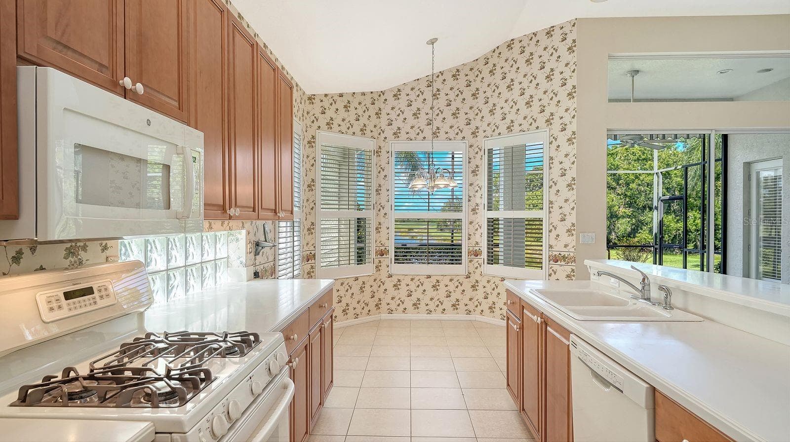 Single Family Residence at 6734 PEBBLE BEACH WAY, LAKEWOOD RANCH, photo 14 of 51