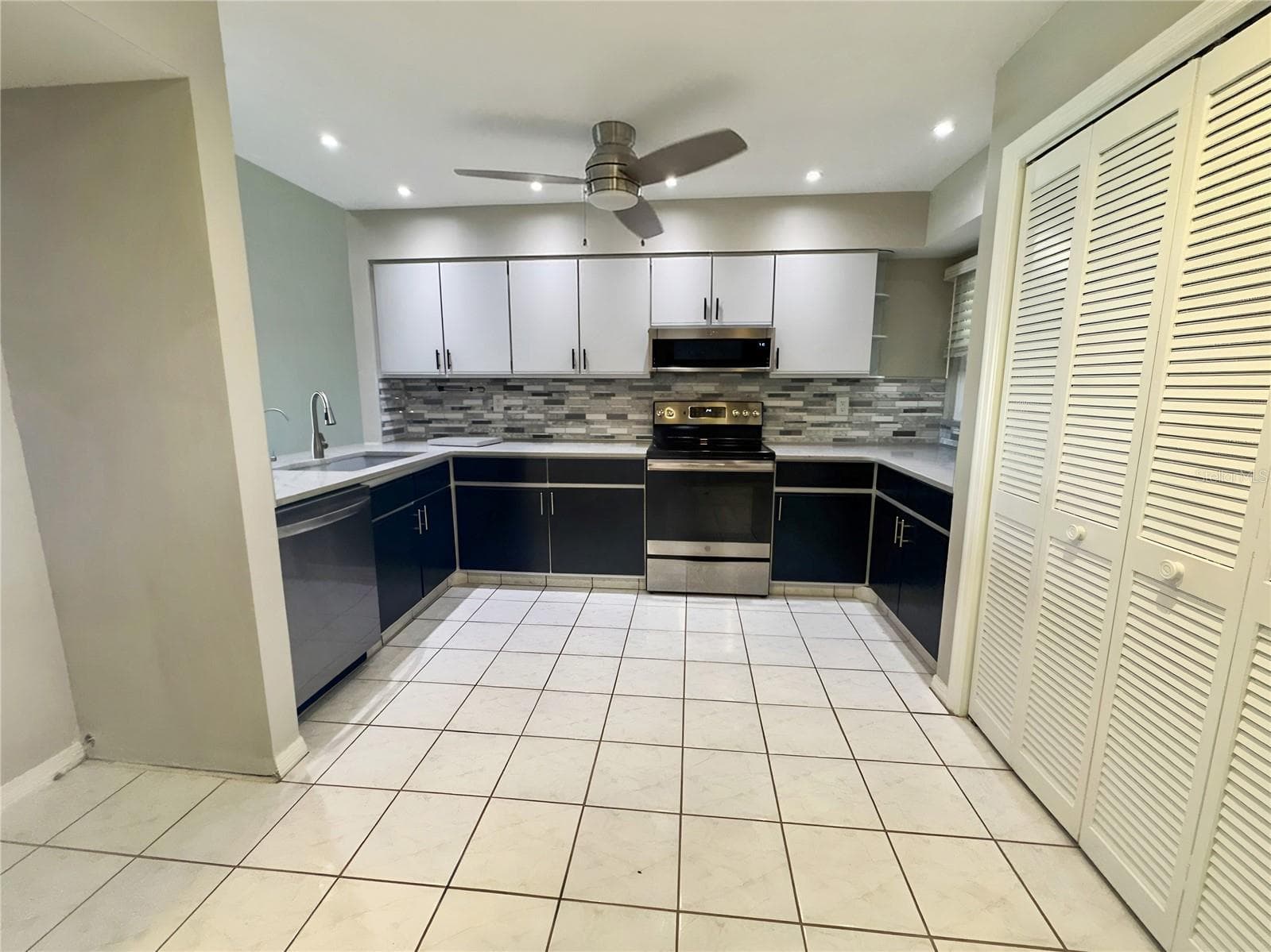 Kitchen - 5537 SEA FOREST DR #304, NEW PORT RICHEY