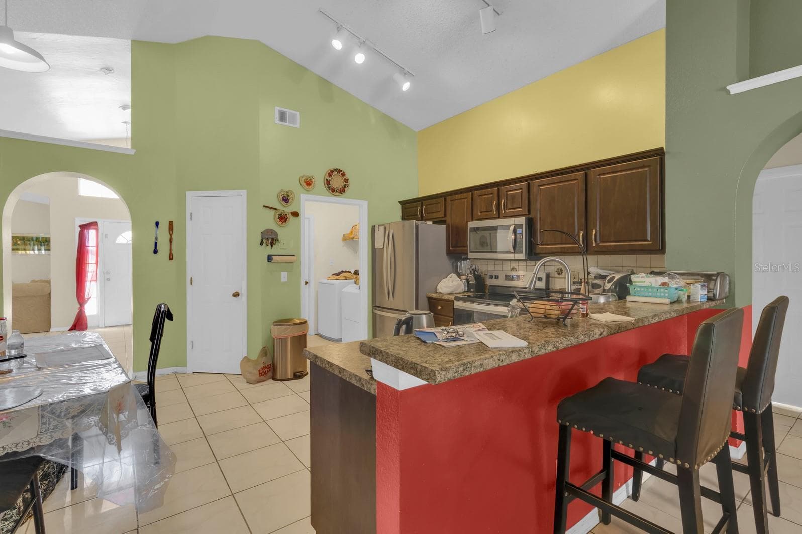 Kitchen / Breakfast Bar - 2300 FINWICK CT, KISSIMMEE