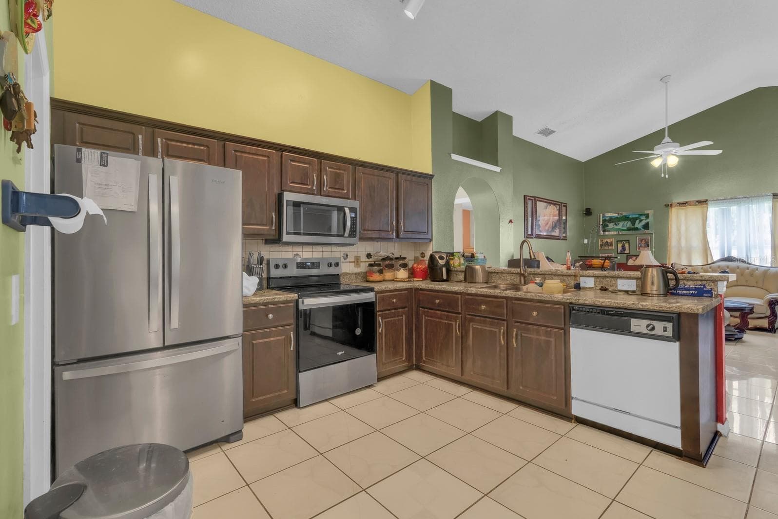 Kitchen / Family Room Combo - 2300 FINWICK CT, KISSIMMEE