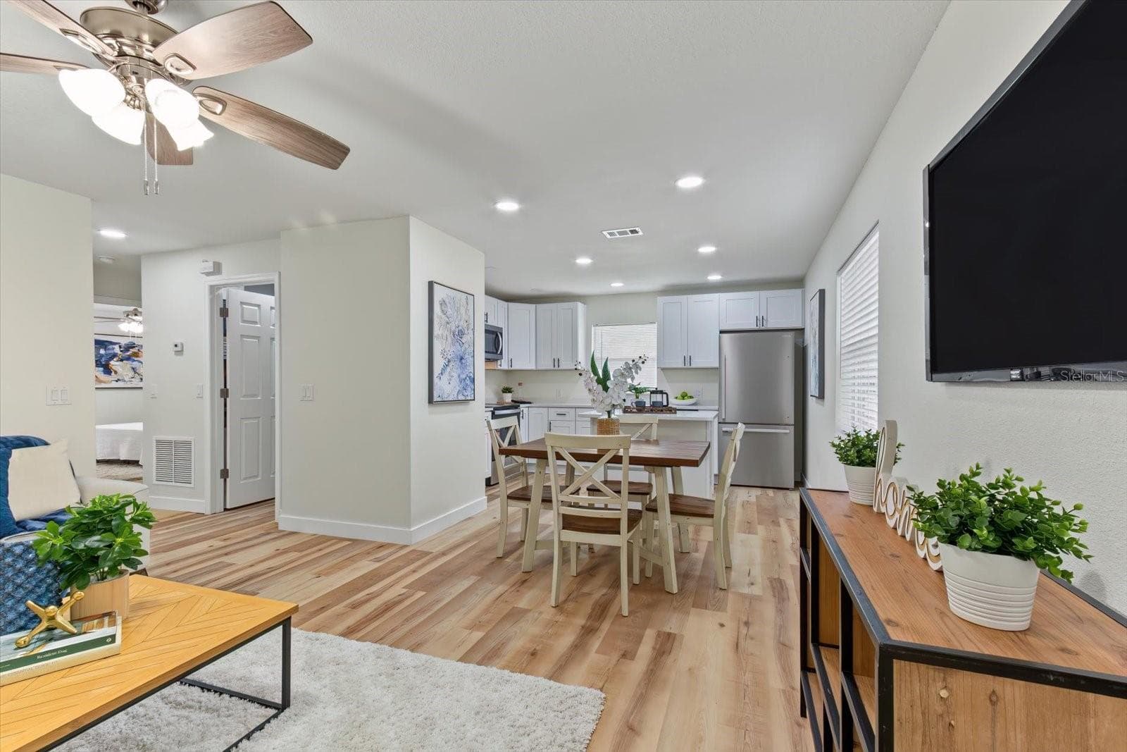Single Family Residence at 219 CUMMINGS ST, OAK HILL, photo 12 of 35