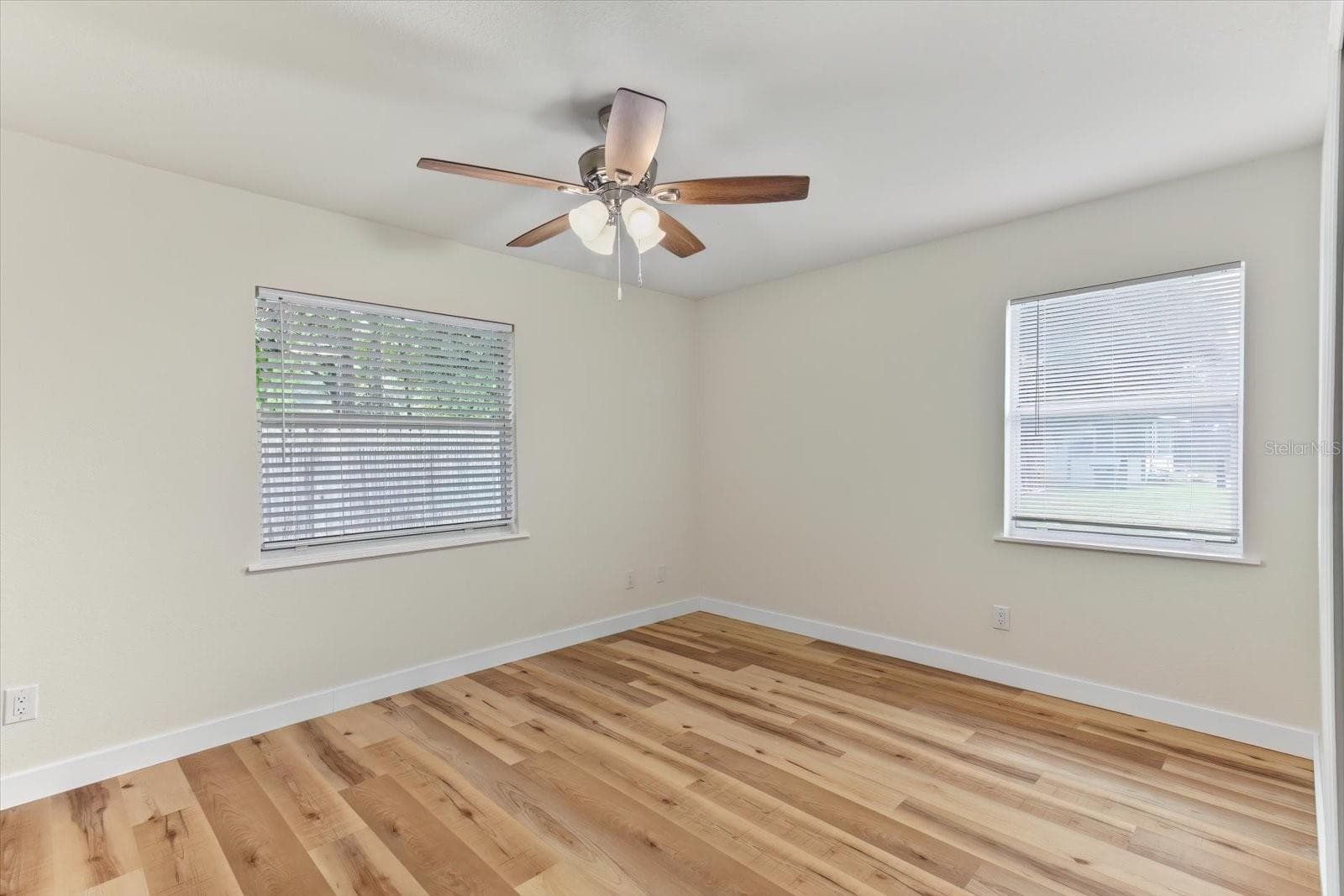 Single Family Residence at 219 CUMMINGS ST, OAK HILL, photo 24 of 35