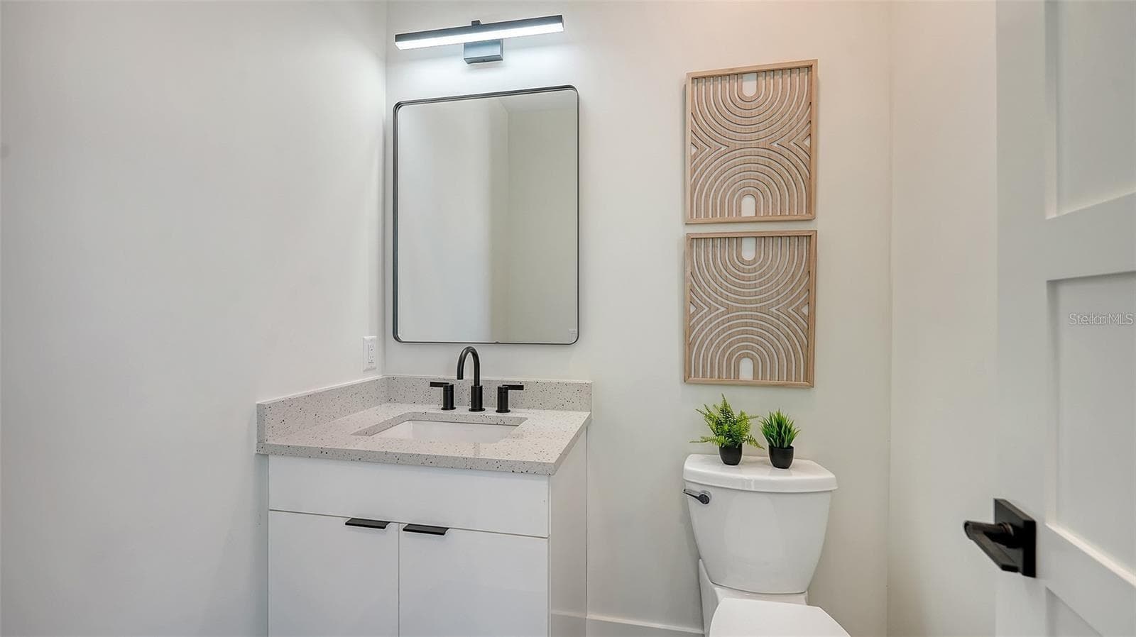 Powder bath - 8800 MIDNIGHT PASS RD, SARASOTA