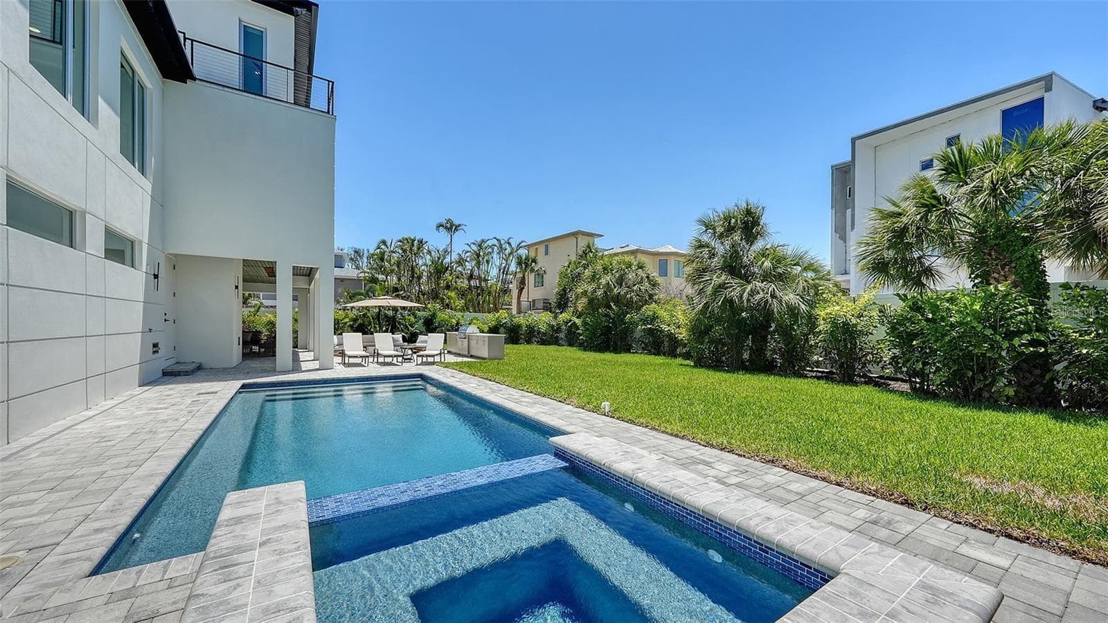Hot tub spa - 8800 MIDNIGHT PASS RD, SARASOTA