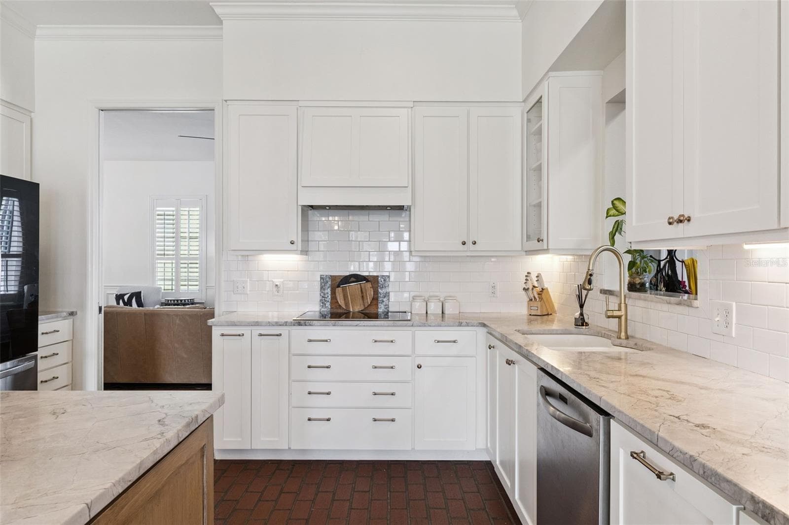Single Family Residence at 637 LAKE HARBOR CIR, ORLANDO, photo 15 of 37
