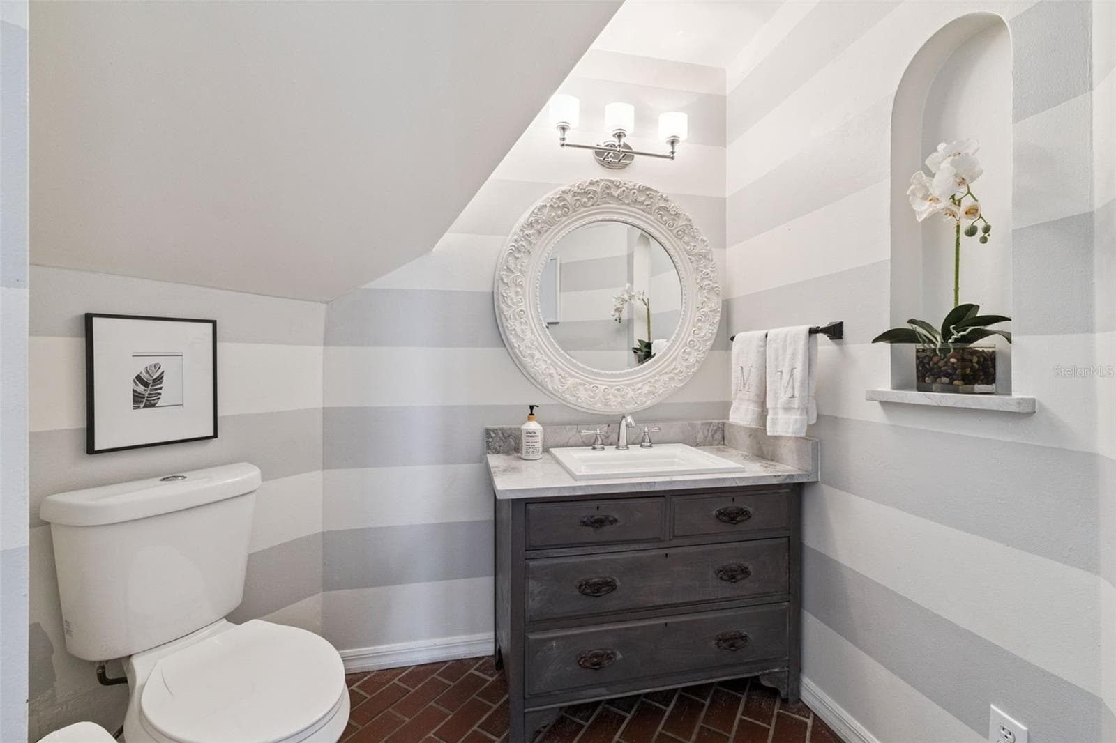 Powder room / half-bath - 637 LAKE HARBOR CIR, ORLANDO