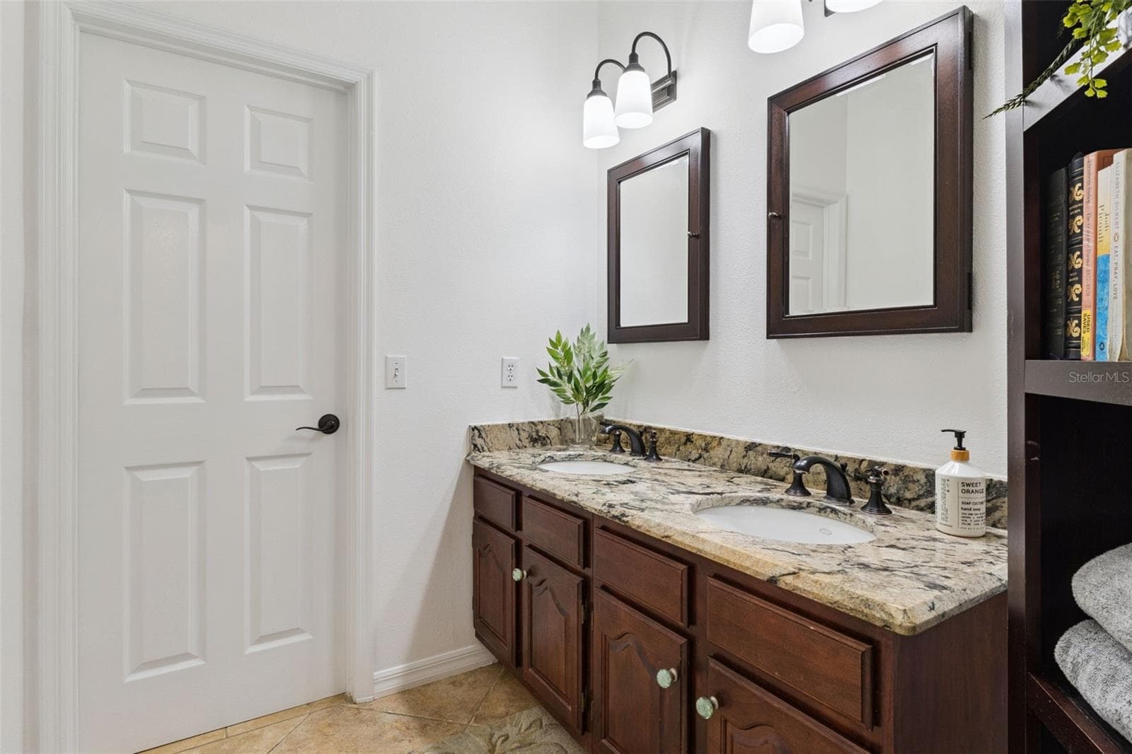 Single Family Residence at 637 LAKE HARBOR CIR, ORLANDO, photo 23 of 37