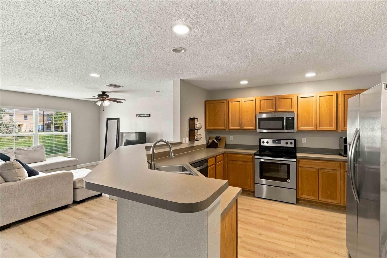 Townhouse at 10810 JOHANNA AVE, RIVERVIEW, photo 4 of 25