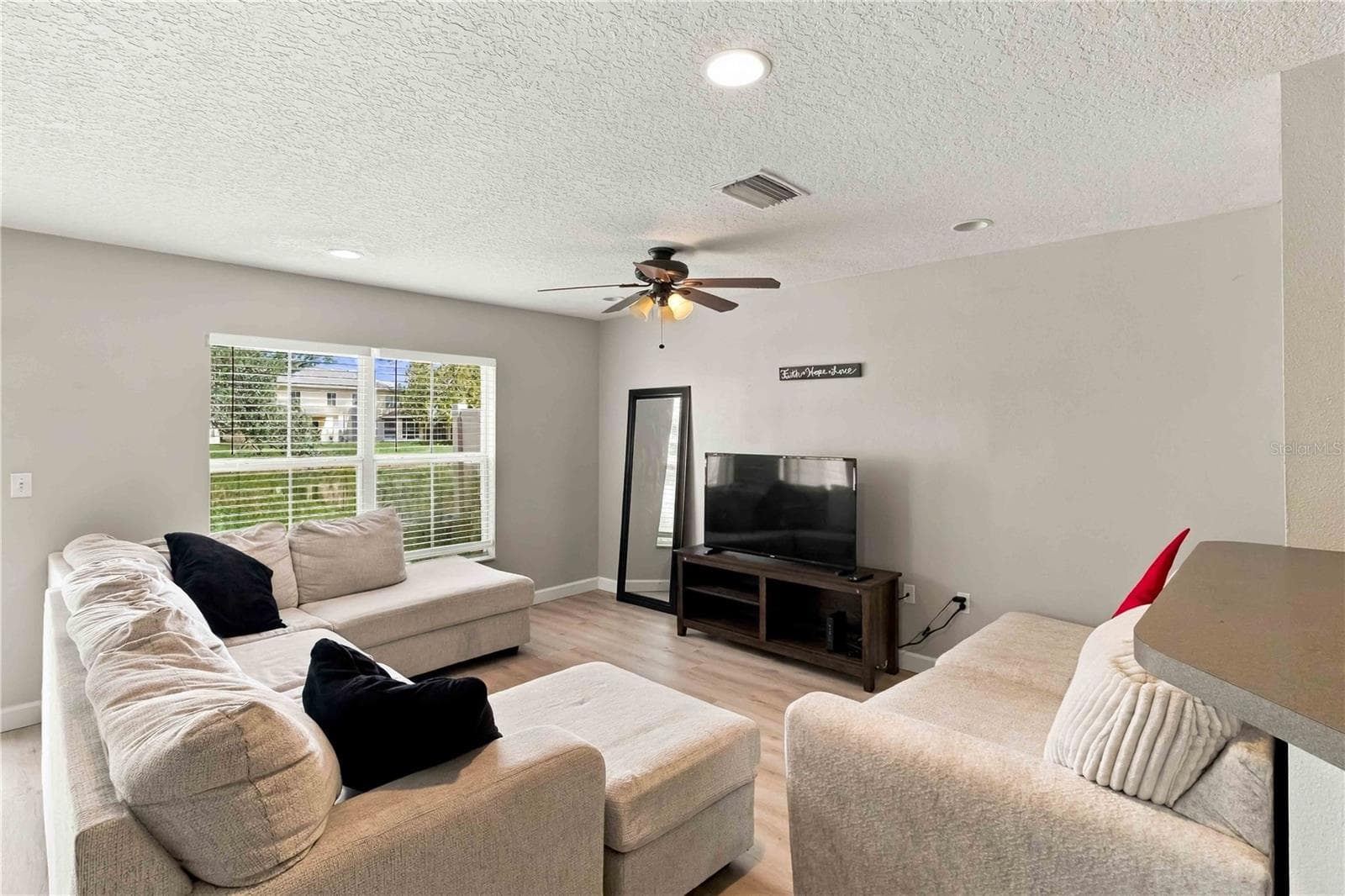 Townhouse at 10810 JOHANNA AVE, RIVERVIEW, photo 6 of 25