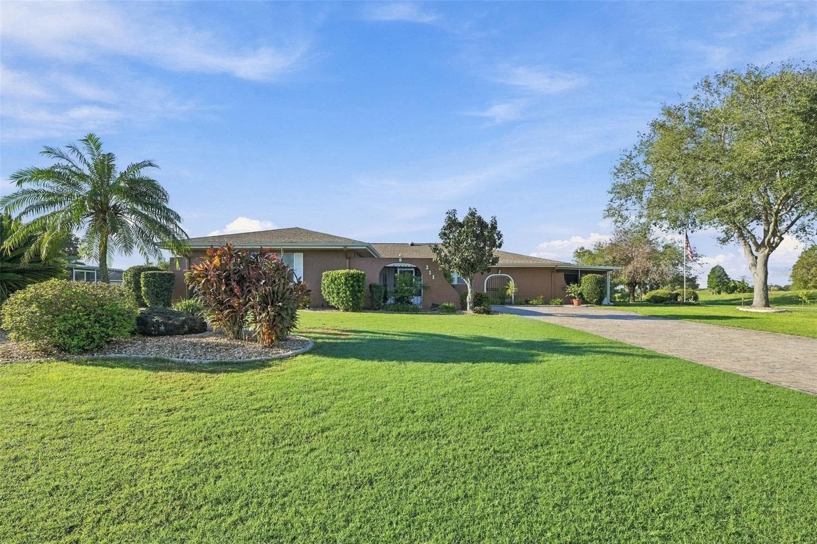 This lot is almost 1/2 acres with custom curbing and easy maintenance plantings. - 211 STONEHAM DR, SUN CITY CENTER