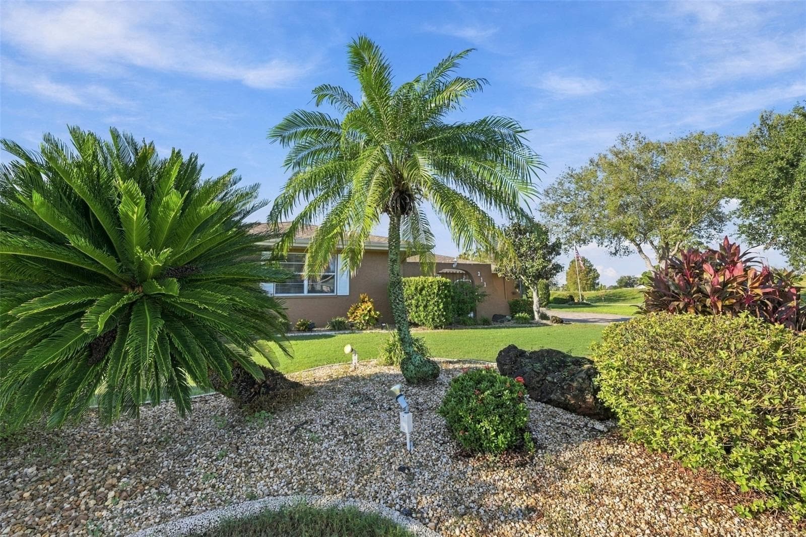 Easy maintenance and lots of green space for privacy and enjoyment. - 211 STONEHAM DR, SUN CITY CENTER