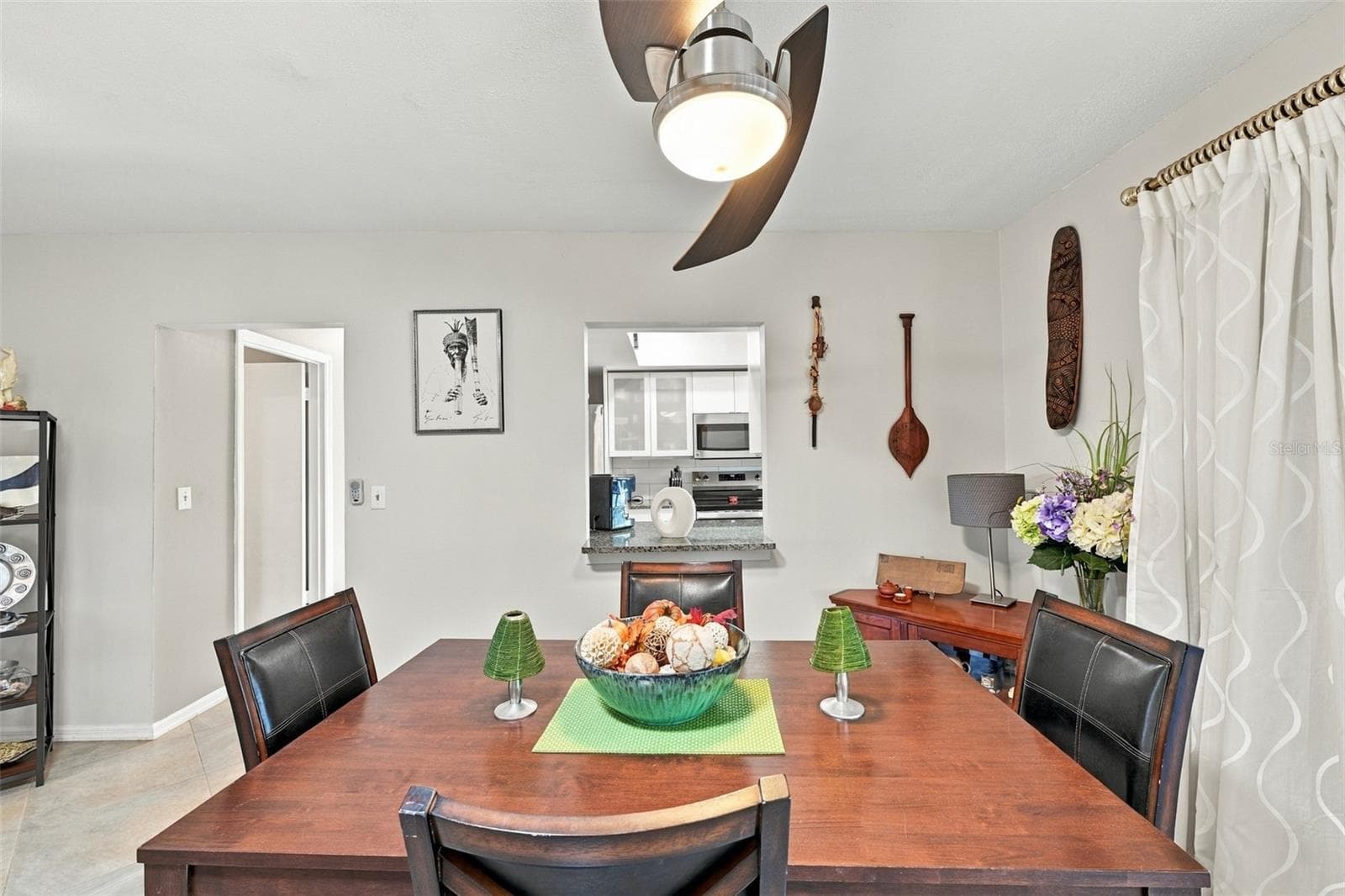 The dining room is convenient to the kitchen, but also to the open floor plan for maximum entertainment and easy living. - 211 STONEHAM DR, SUN CITY CENTER
